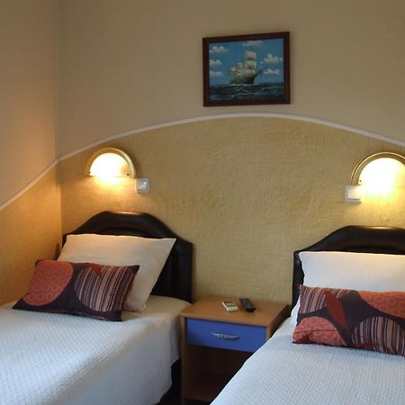 Apartments Pod Lozom With Seaview Petrovac Szoba fotó