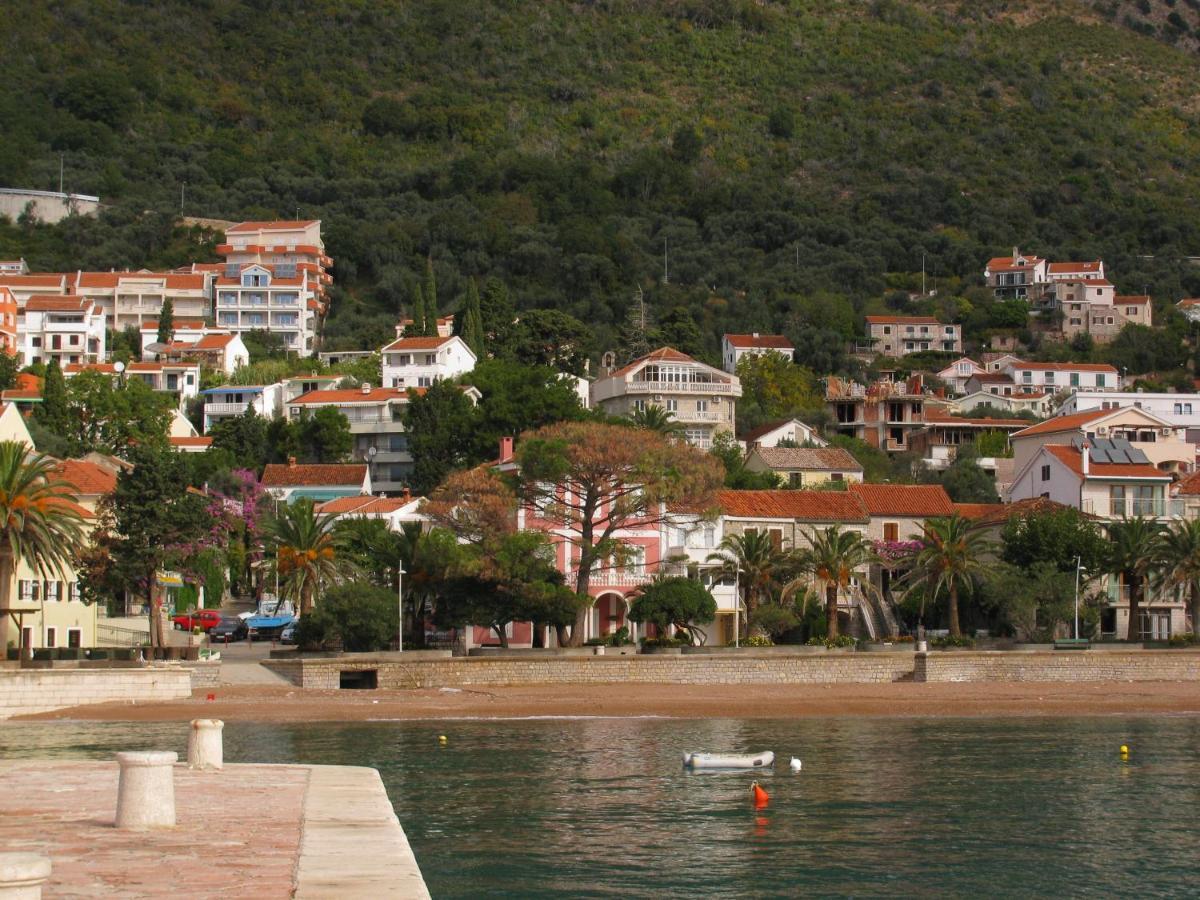 Apartments Pod Lozom With Seaview Petrovac Szoba fotó