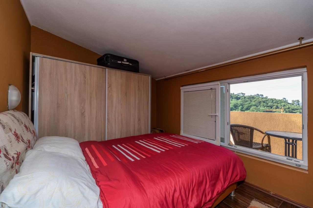 Apartments Pod Lozom With Seaview Petrovac Szoba fotó