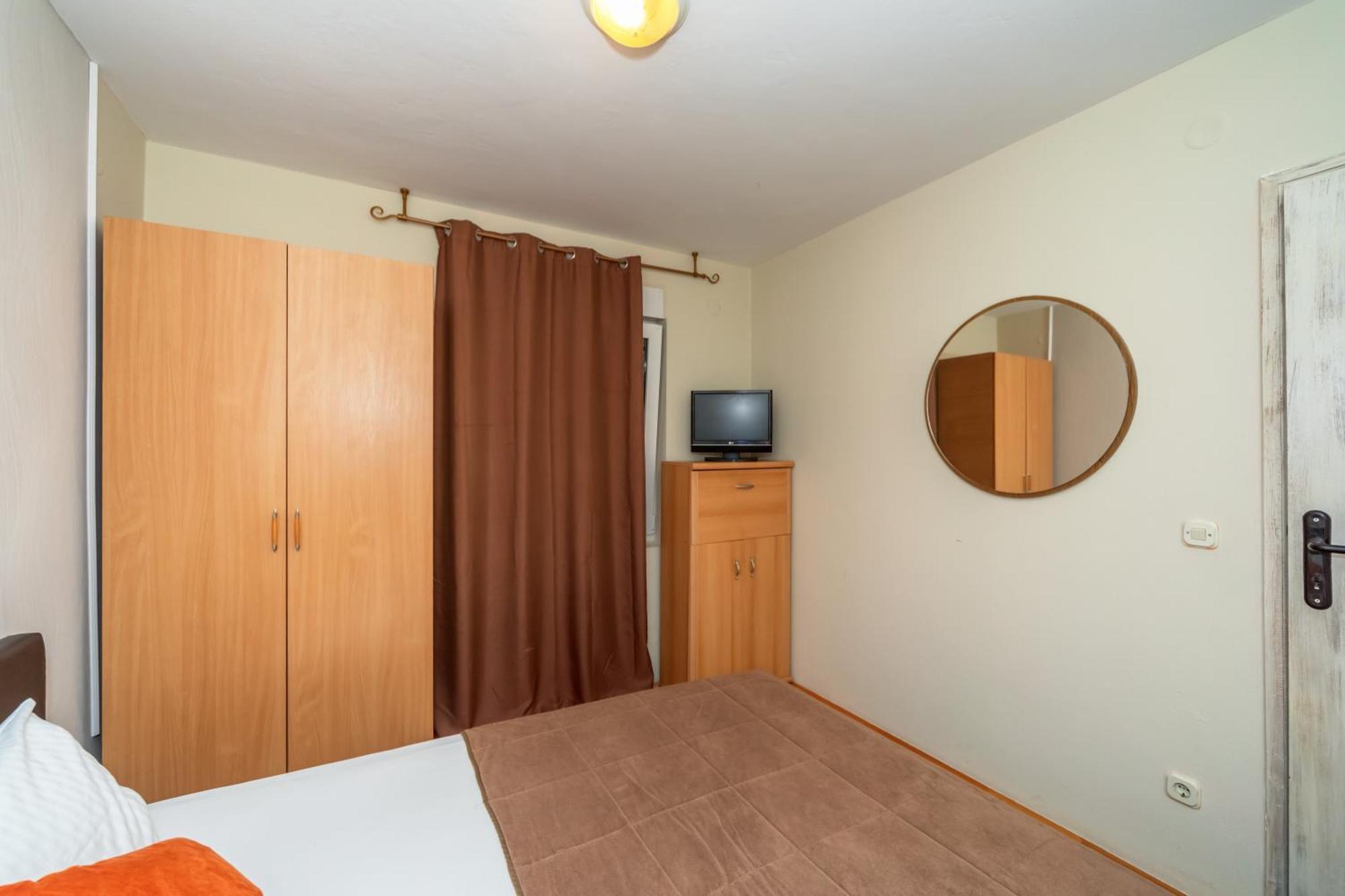 Apartments Pod Lozom With Seaview Petrovac Szoba fotó