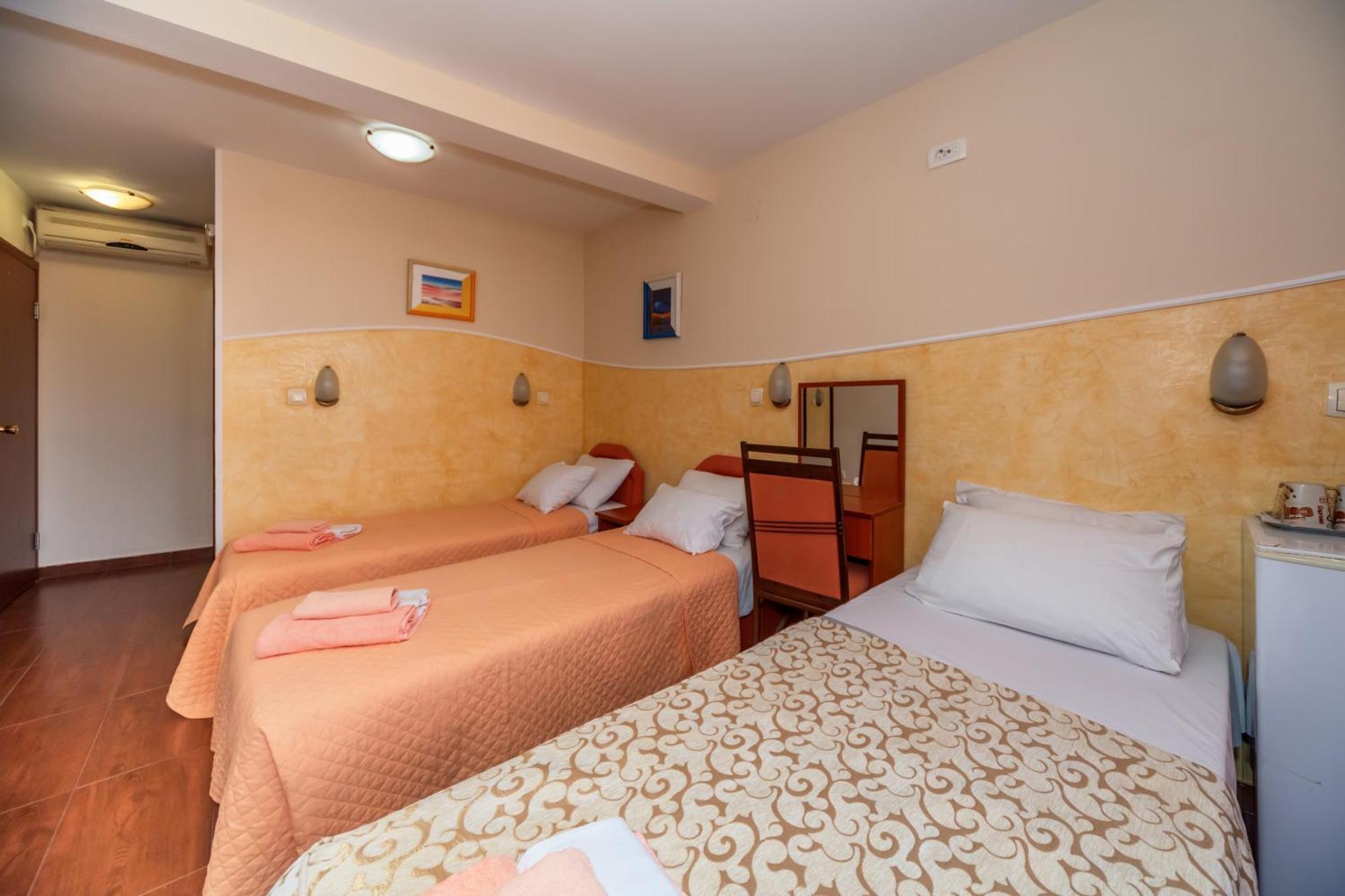 Apartments Pod Lozom With Seaview Petrovac Szoba fotó