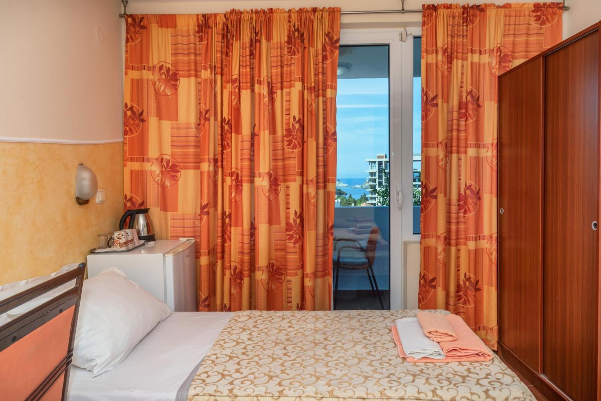 Apartments Pod Lozom With Seaview Petrovac Szoba fotó