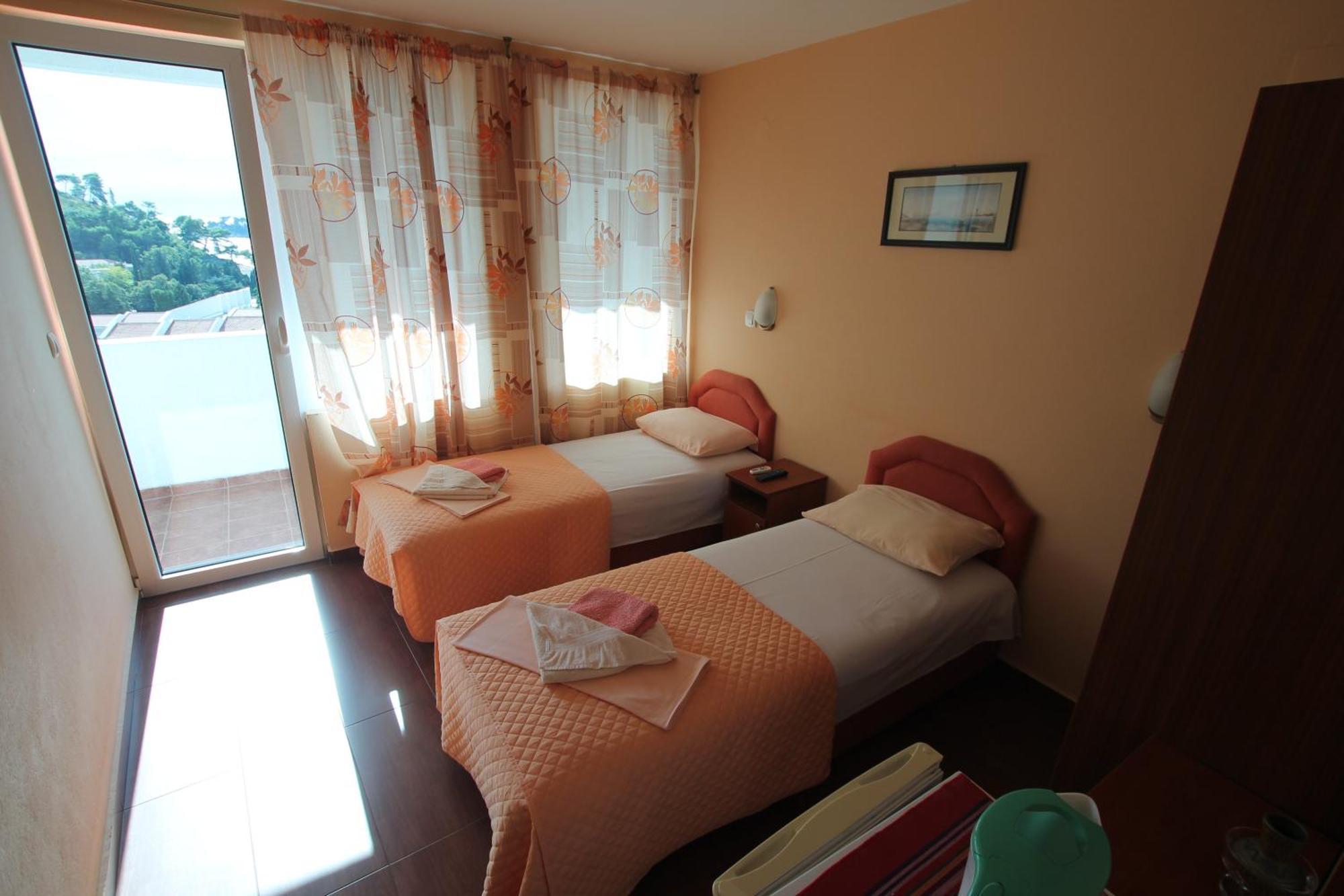 Apartments Pod Lozom With Seaview Petrovac Szoba fotó