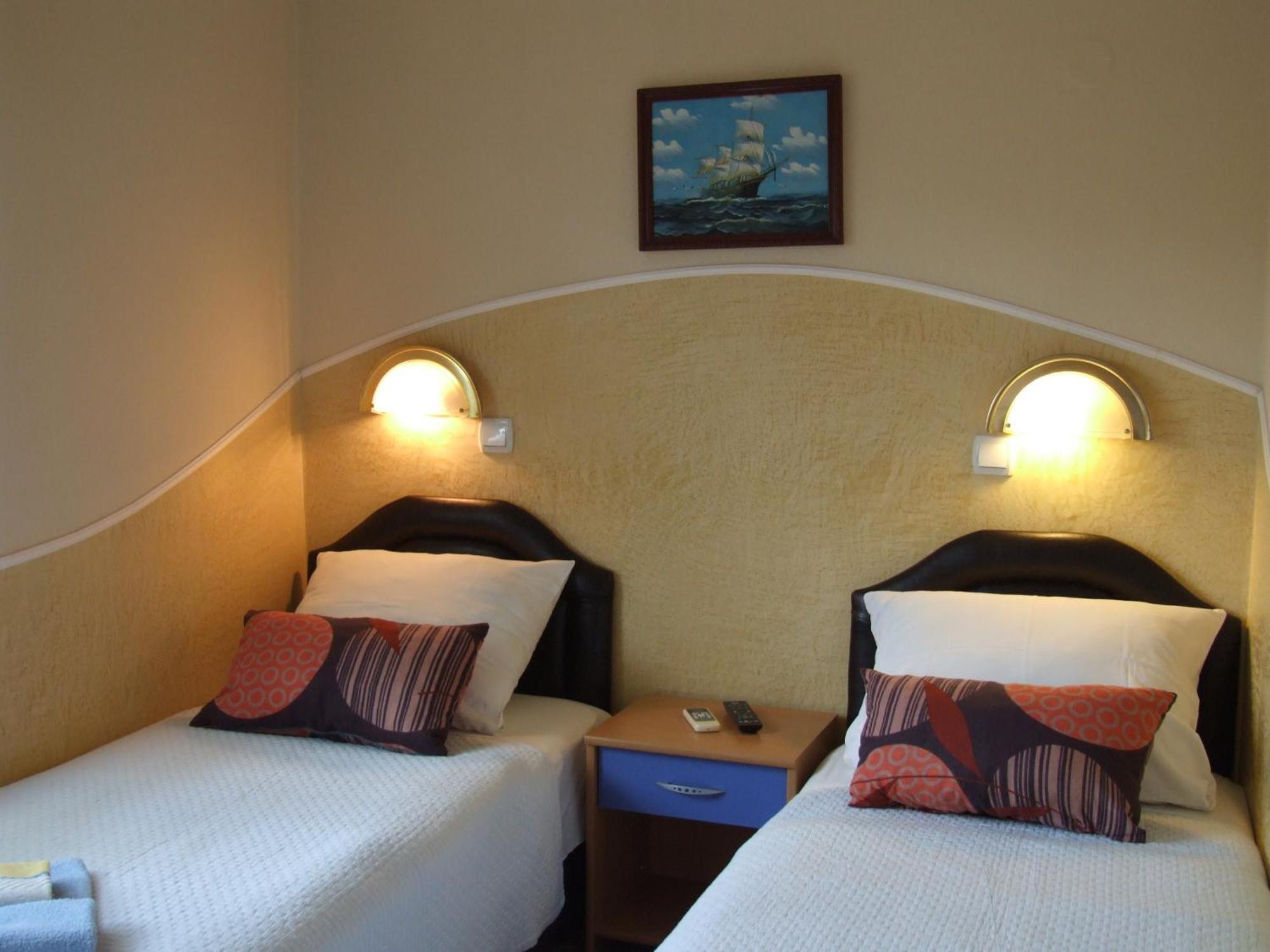 Apartments Pod Lozom With Seaview Petrovac Szoba fotó