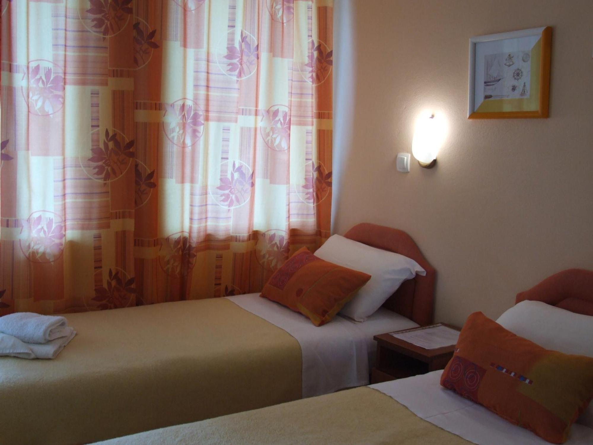 Apartments Pod Lozom With Seaview Petrovac Szoba fotó